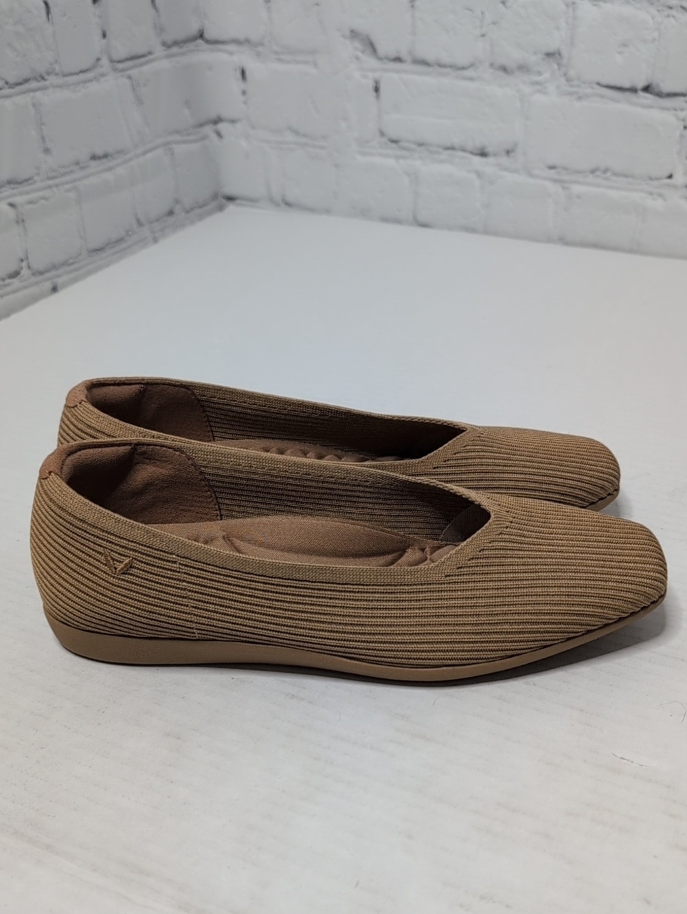 Vivaia Margot Lightweight Walker Air Square Toe Flats EU 37 US 6.5 Nutmeg